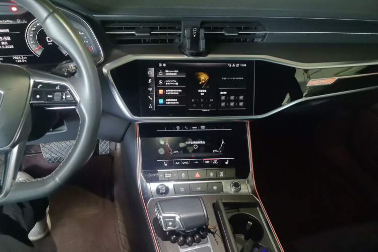 Used Audi A7L 2022 55 TFSI quattro S-line Zhiyuan Edition Obsidian Black Package Audio And AC Panel