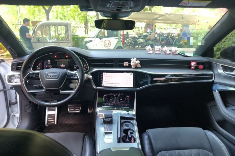 Used Audi A7L 2022 45 TFSI quattro S-line Visionary Edition Obsidian Black Package Center Console