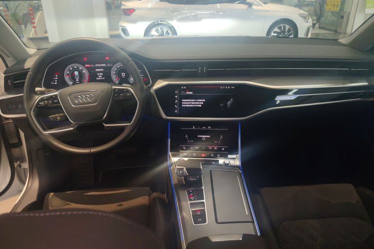 Used Audi A7L 2022 45 TFSI quattro S-line Visionary Crystal Package Center Console