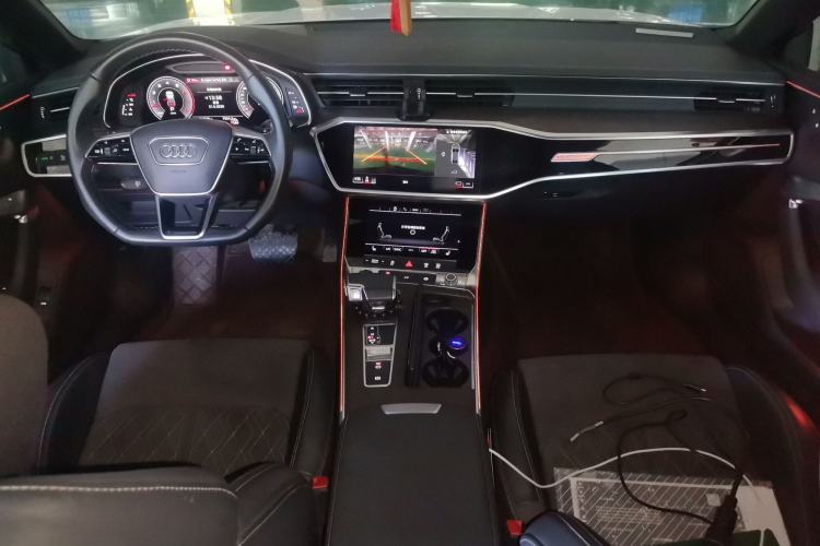 Used Audi A7L 2022 55 TFSI quattro S-line Zhiyuan Edition Obsidian Black Package Center Console