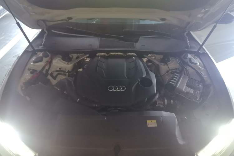Used Audi A7L 2022 55 TFSI quattro S-line Zhiyuan Edition Obsidian Black Package Engine Bay