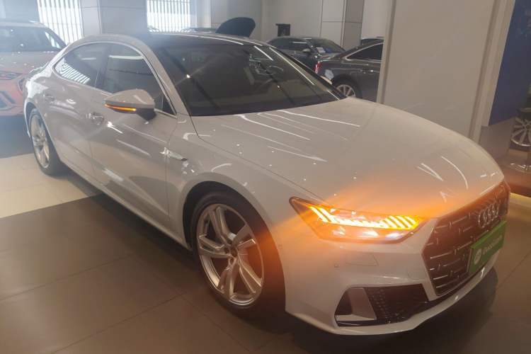 Used Audi A7L 2022 45 TFSI quattro S-line Visionary Crystal Package Front Right 45 Deg