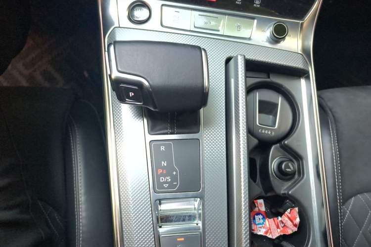 Used Audi A7L 2022 45 TFSI quattro S-line Visionary Edition Obsidian Black Package Gear Lever
