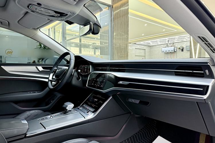 Used Audi A7L 2022 45 TFSI S-line Dream-Building Crystal Flow Package Interior 3