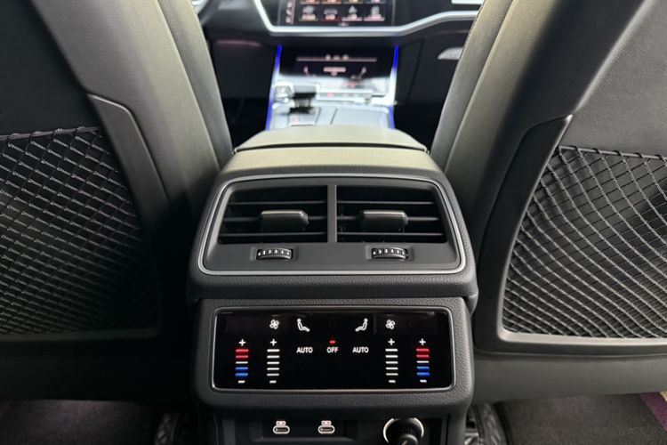 Used Audi A7L 2022 45 TFSI S-line Dream-Building Crystal Flow Package Interior 4