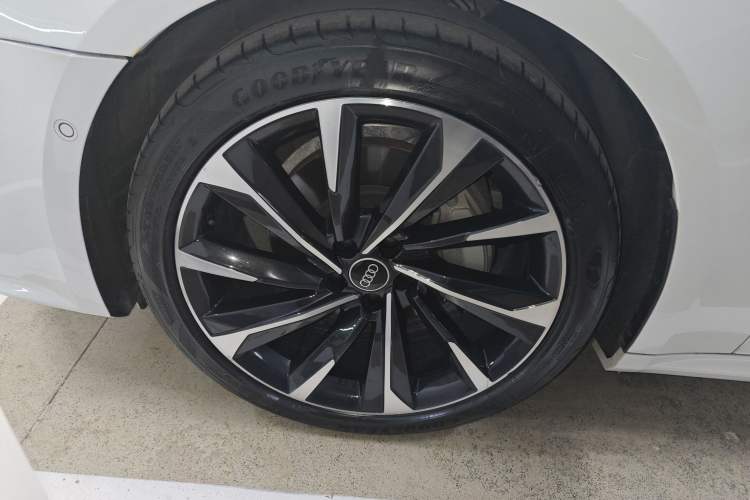 Used Audi A7L 2022 45 TFSI quattro S-line Paladin Left Front Wheel Hub