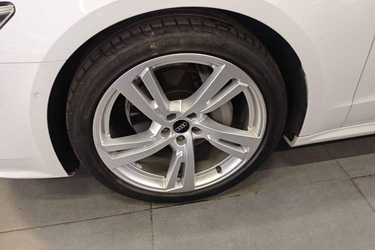 Used Audi A7L 2022 45 TFSI quattro S-line Paladin Left Front Wheel Hub