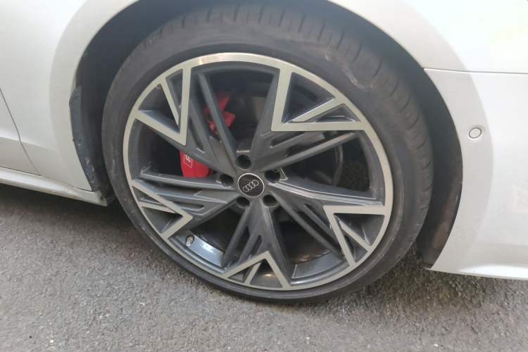 Used Audi A7L 2022 45 TFSI quattro S-line Visionary Edition Obsidian Black Package Right Front Wheel Hub