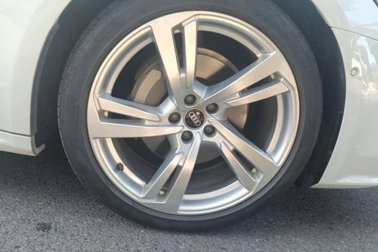 Used Audi A7L 2022 45 TFSI quattro S-line Paladin Right Front Wheel Hub
