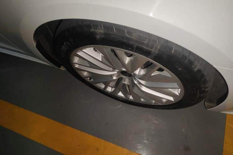 Used Audi A7L 2022 45 TFSI S-line Dream-Building Edition Right Front Wheel Hub