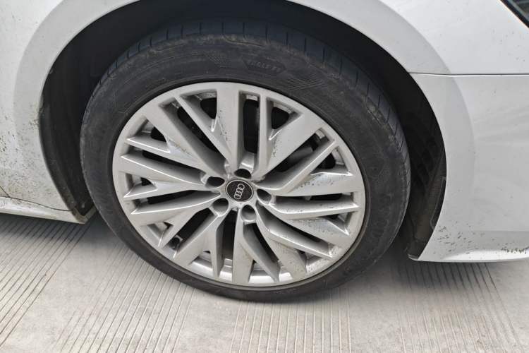 Used Audi A7L 2022 45 TFSI S-line Dream-Building Edition Right Front Wheel Hub