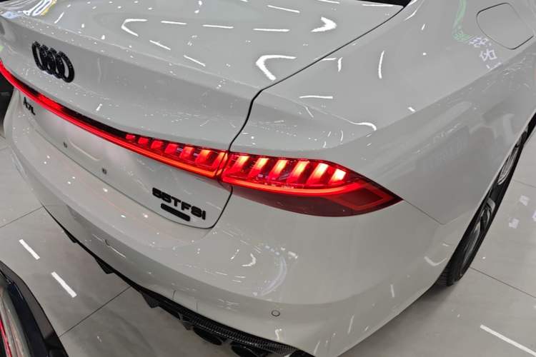 Used Audi A7L 2022 45 TFSI S-line Dream-Building Edition Right Rear Taillight