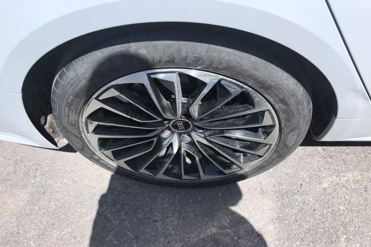 Used Audi A7L 2022 45 TFSI S-line Dream-Chasing Youth Edition Right Rear Wheel Hub
