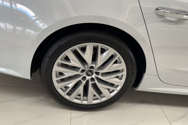 Used Audi A7L 2022 45 TFSI S-line Dream-Building Crystal Flow Package Right Rear Wheel Hub