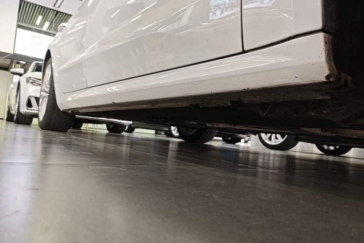 Used Audi A7L 2022 45 TFSI S-line Dream-Building Crystal Flow Package Right Side Sill
