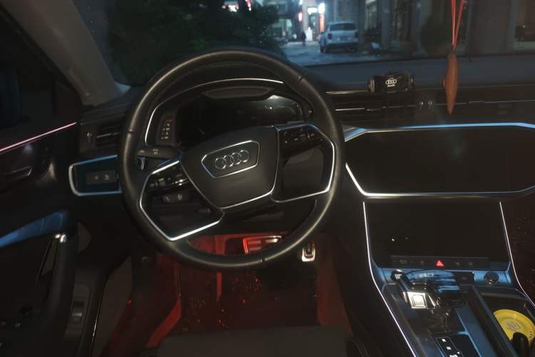 Used Audi A7L 2022 45 TFSI S-line Dream-Chasing Youth Edition Steering Wheel