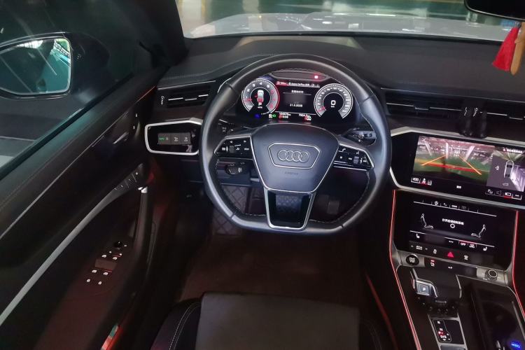 Used Audi A7L 2022 55 TFSI quattro S-line Zhiyuan Edition Obsidian Black Package Steering Wheel