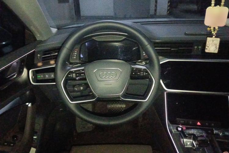 Used Audi A7L 2022 45 TFSI S-line Dream-Building Edition Steering Wheel