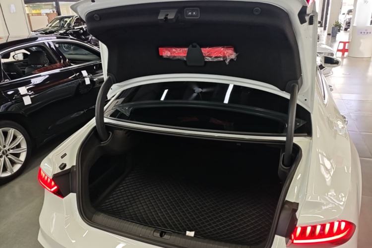 Used Audi A7L 2022 45 TFSI S-line Dream-Building Crystal Flow Package Trunk