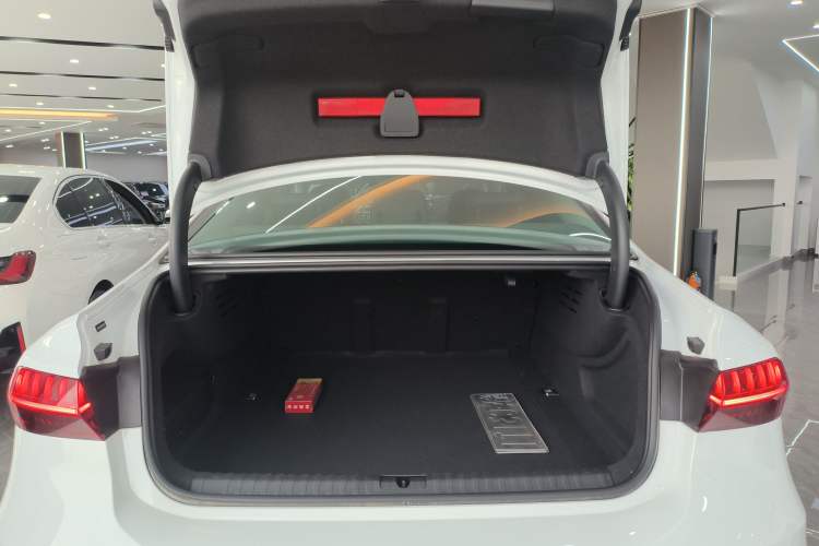 Used Audi A7L 2022 45 TFSI S-line Dream-Building Crystal Flow Package Trunk