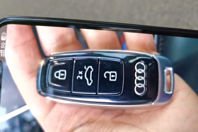 Used Audi A7L 2022 45 TFSI quattro S-line Visionary Edition Obsidian Black Package Vehicle Key