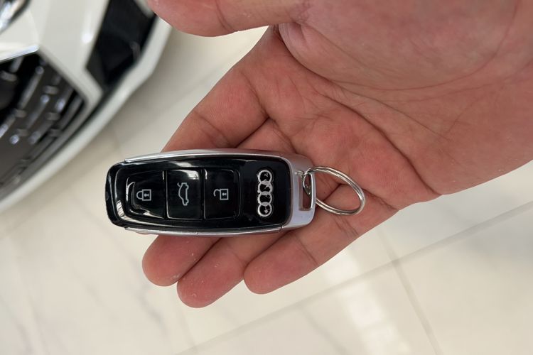 Used Audi A7L 2022 45 TFSI S-line Dream-Building Crystal Flow Package Vehicle Key