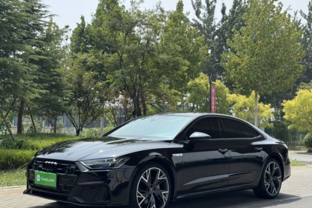 Audi A7L 2023 45 TFSI quattro S-line Black Warrior Edition مستعملة