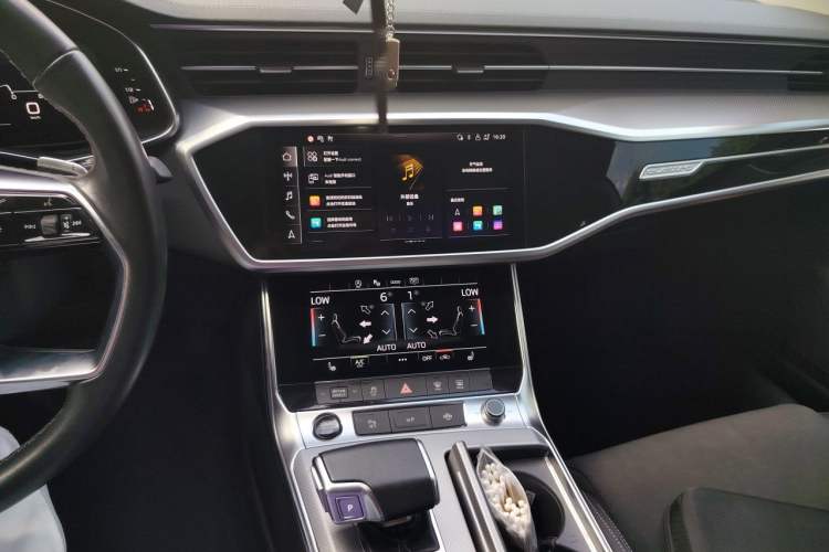 Used Audi A7L 2023 45 TFSI quattro S-line Shadow Warrior Edition Audio And AC Panel