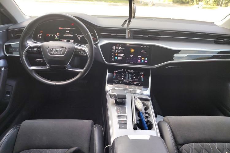 Used Audi A7L 2023 45 TFSI quattro S-line Shadow Warrior Edition Center Console