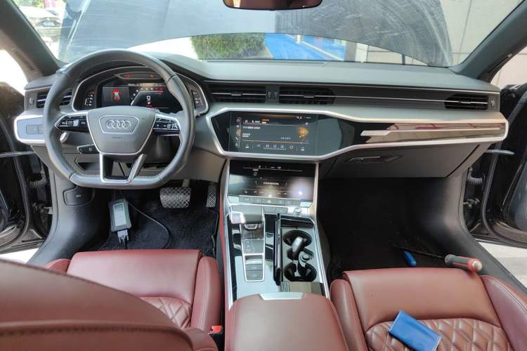Used Audi A7L 2023 45 TFSI quattro S-line Shadow Warrior Edition Center Console
