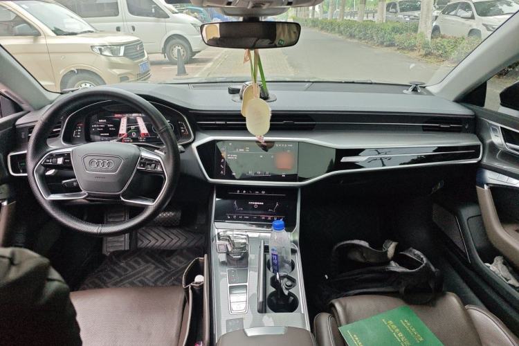 Used Audi A7L  Center Console