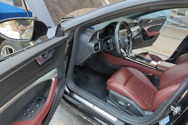 Used Audi A7L 2023 45 TFSI quattro S-line Shadow Warrior Edition Driver Seat