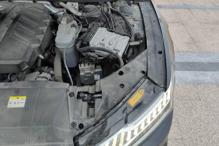 Used Audi A7L 2023 45 TFSI quattro S-line Shadow Warrior Edition Engine Bay Left