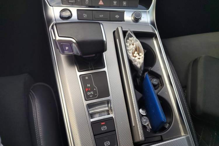 Used Audi A7L 2023 45 TFSI quattro S-line Shadow Warrior Edition Gear Lever