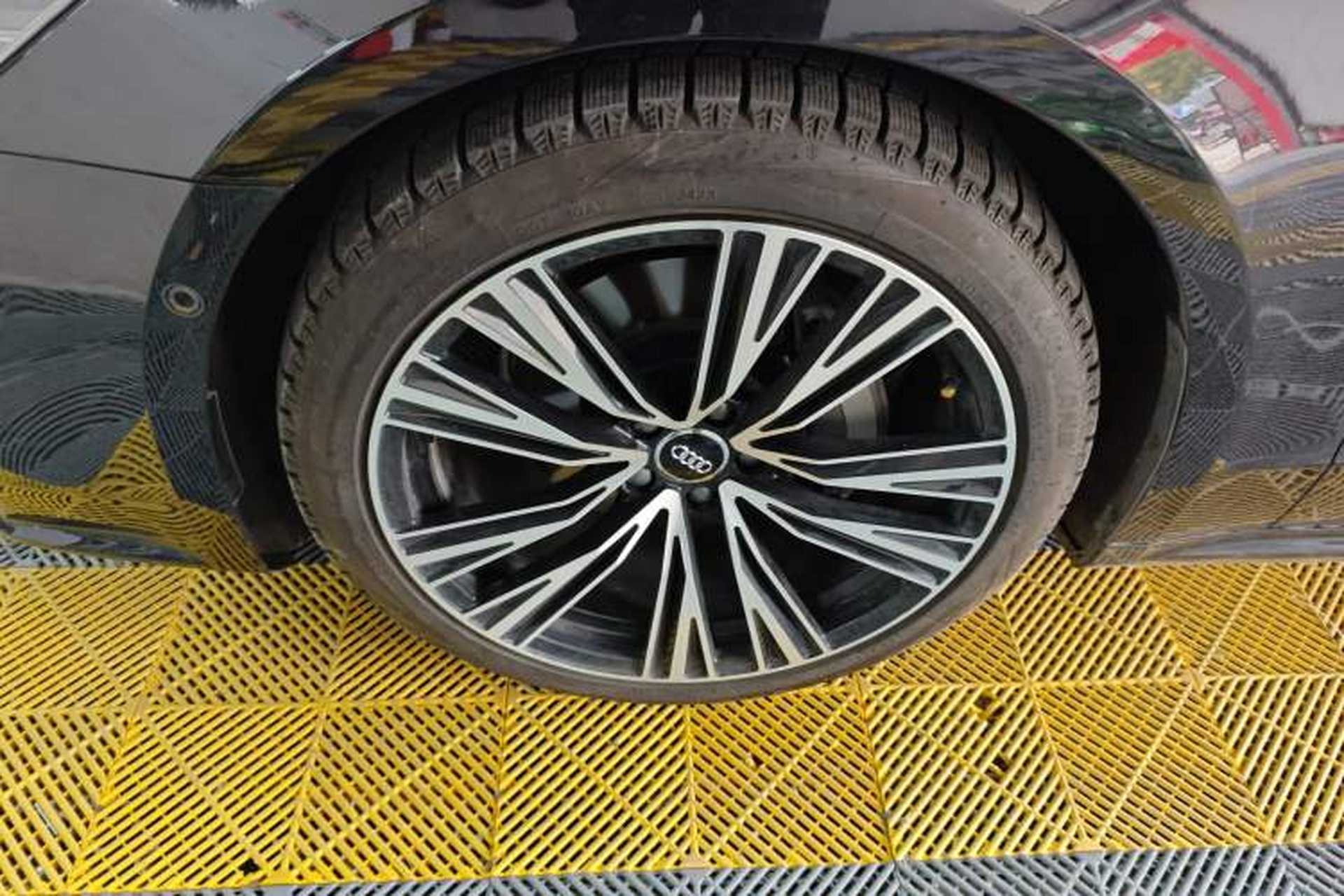 Used Audi A7L 2023 45 TFSI quattro S-line Black Warrior Edition Left Front Wheel Hub