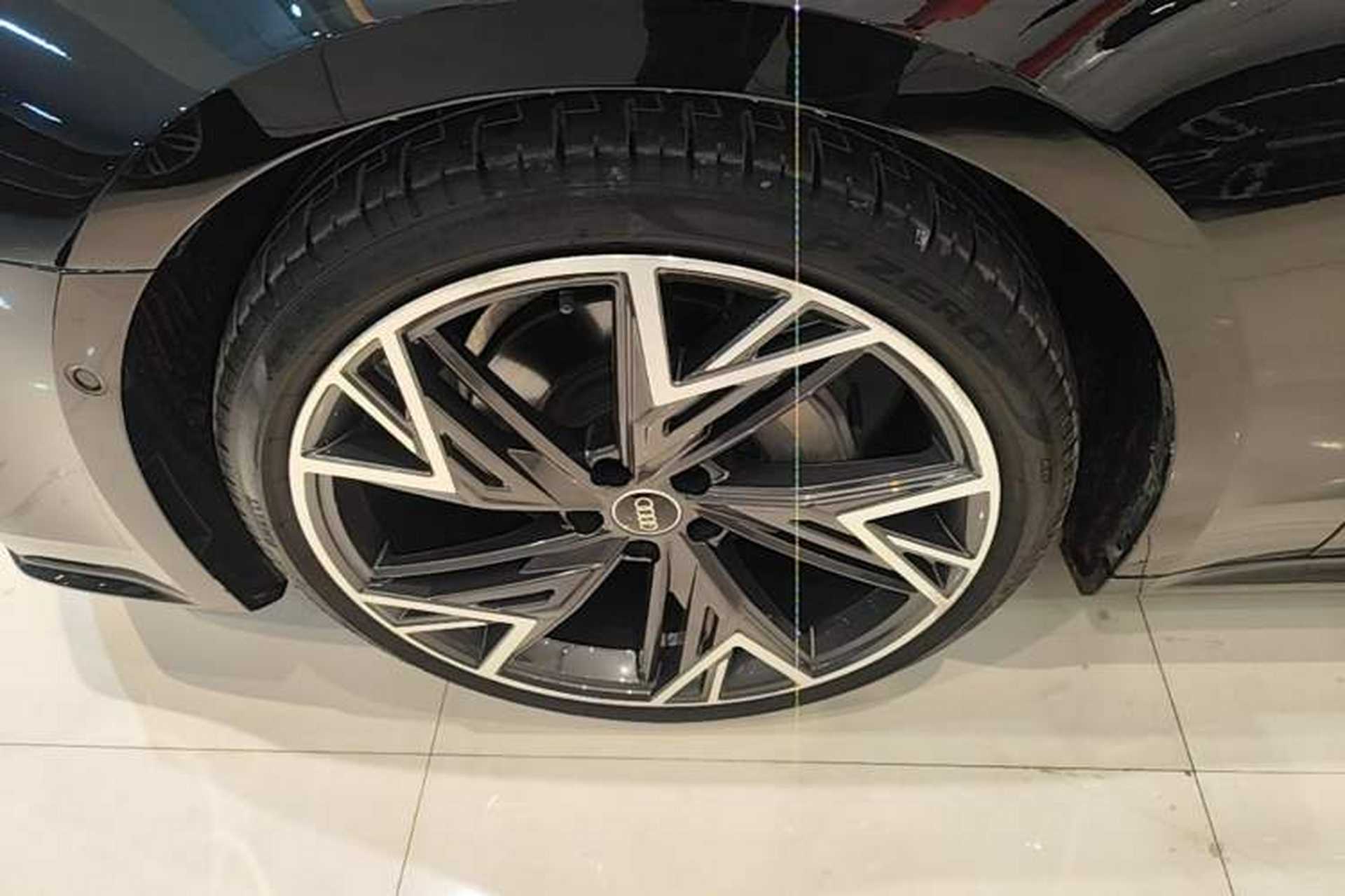 Used Audi A7L 2023 45 TFSI quattro S-line Shadow Warrior Edition Left Front Wheel Hub