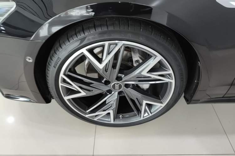 Used Audi A7L 2023 45 TFSI quattro S-line Black Warrior Edition Left Front Wheel Hub