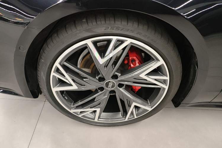 Used Audi A7L 2023 45 TFSI quattro S-line Black Warrior Edition Left Front Wheel Hub