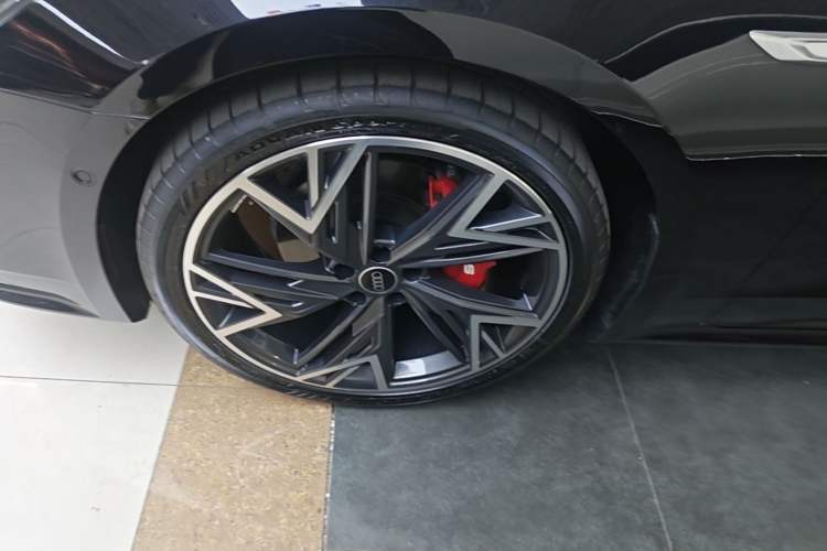 Used Audi A7L 2023 45 TFSI quattro S-line Black Warrior Edition Left Front Wheel Hub