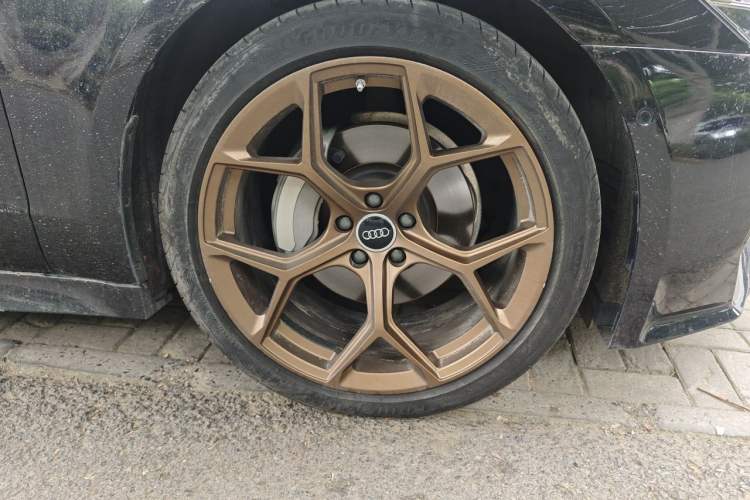 Used Audi A7L  Right Front Wheel Hub