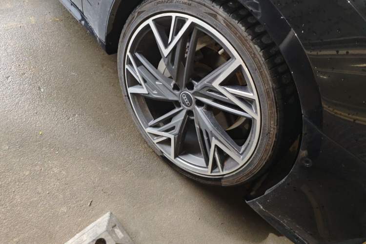 Used Audi A7L 2023 45 TFSI quattro S-line Black Warrior Edition Right Front Wheel Hub