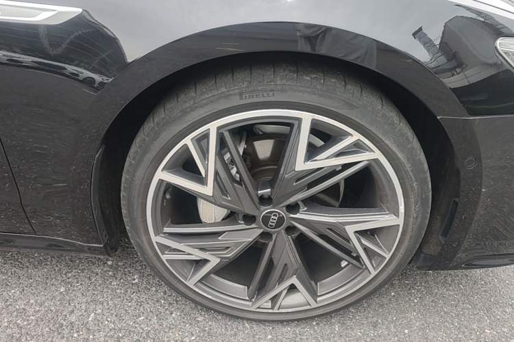Used Audi A7L 2023 45 TFSI quattro S-line Black Warrior Edition Right Front Wheel Hub