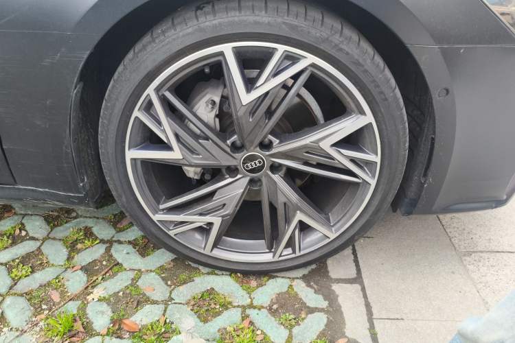 Used Audi A7L 2023 45 TFSI quattro S-line Black Warrior Edition Right Front Wheel Hub