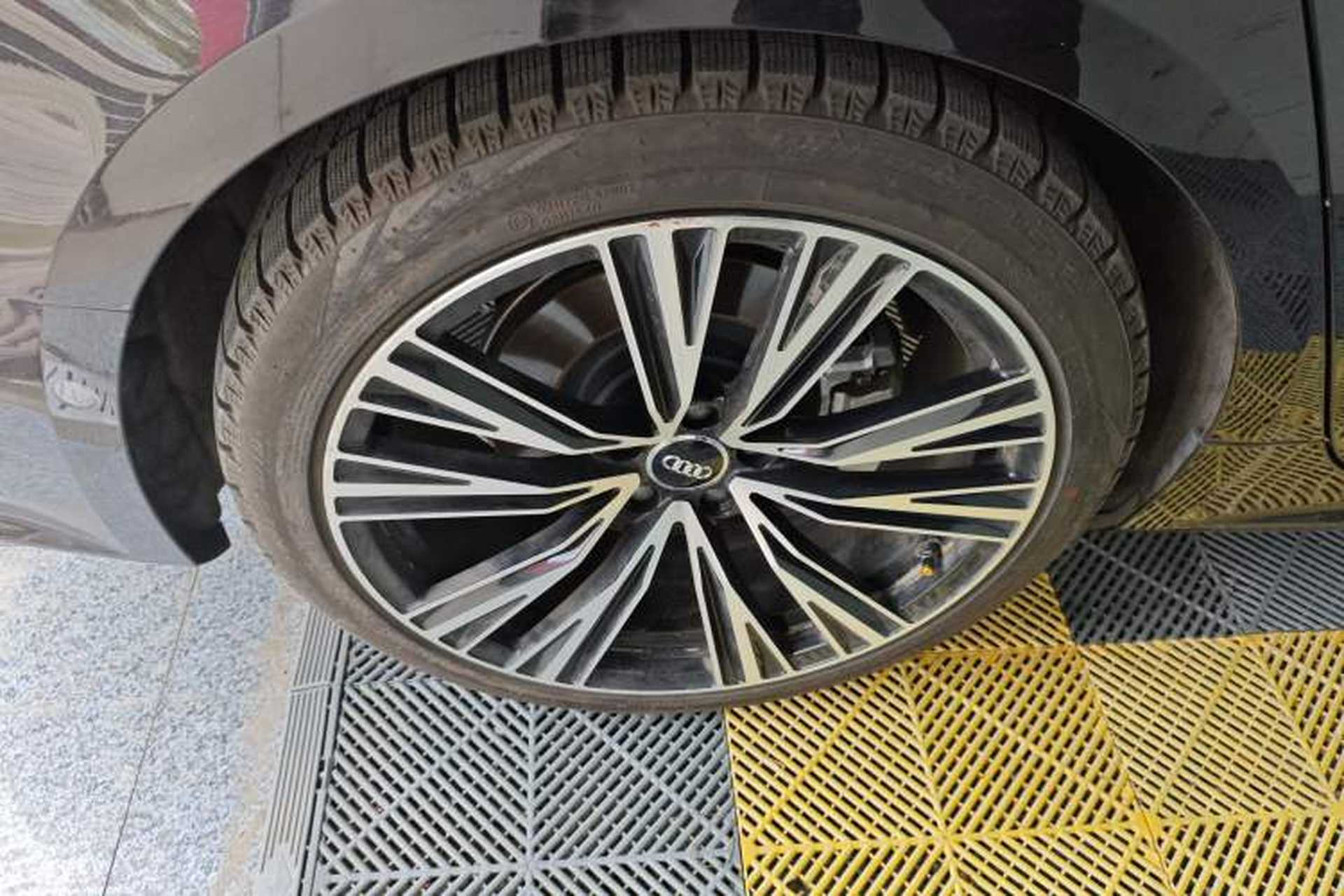 Used Audi A7L 2023 45 TFSI quattro S-line Black Warrior Edition Right Rear Wheel Hub