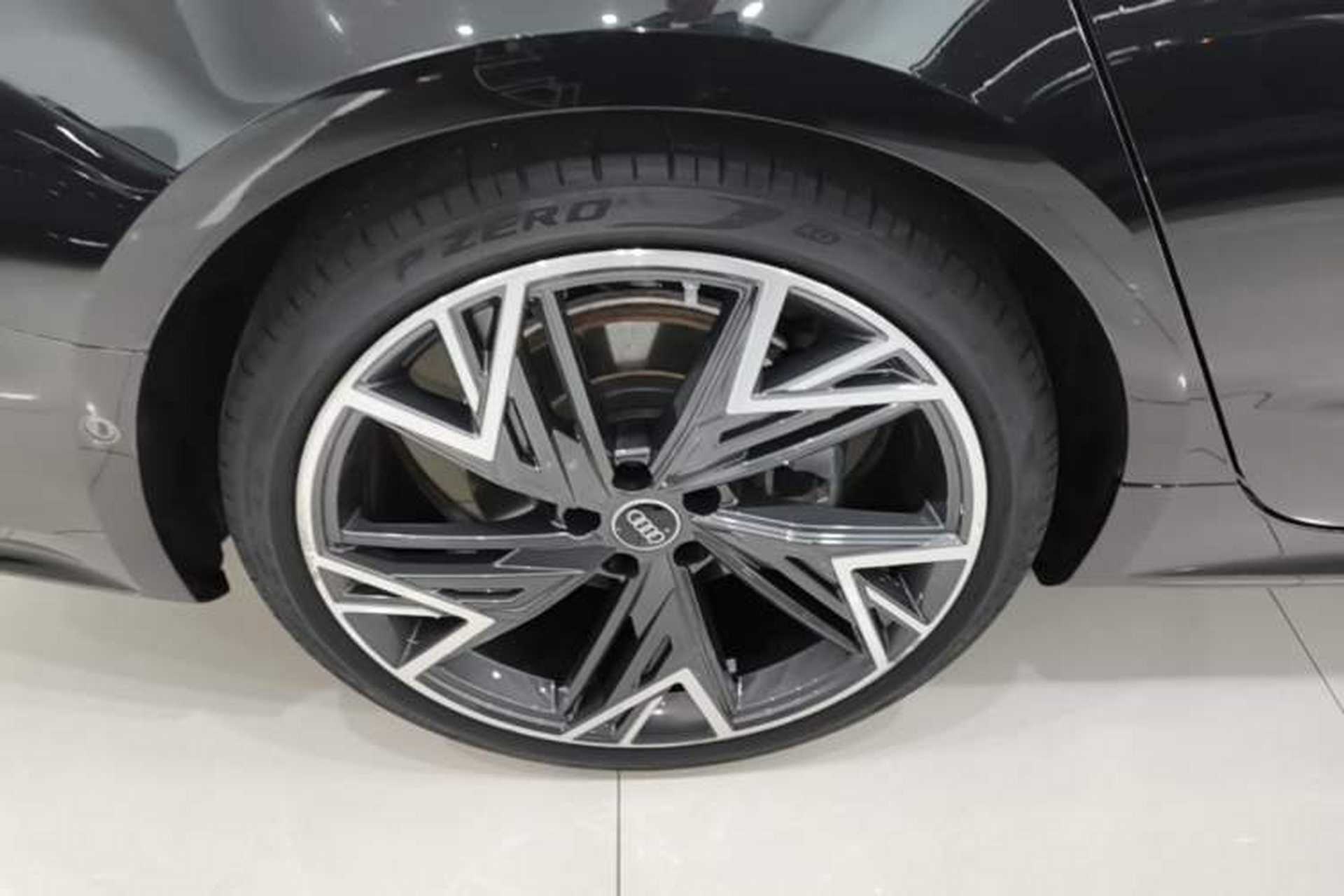 Used Audi A7L 2023 45 TFSI quattro S-line Black Warrior Edition Right Rear Wheel Hub
