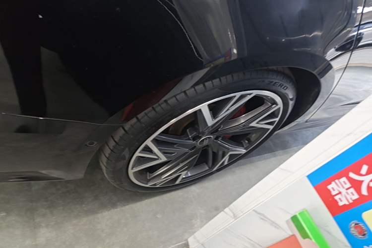 Used Audi A7L 2023 45 TFSI quattro S-line Black Warrior Edition Right Rear Wheel Hub