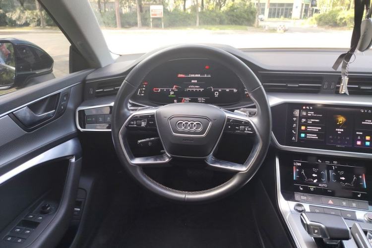 Used Audi A7L 2023 45 TFSI quattro S-line Shadow Warrior Edition Steering Wheel