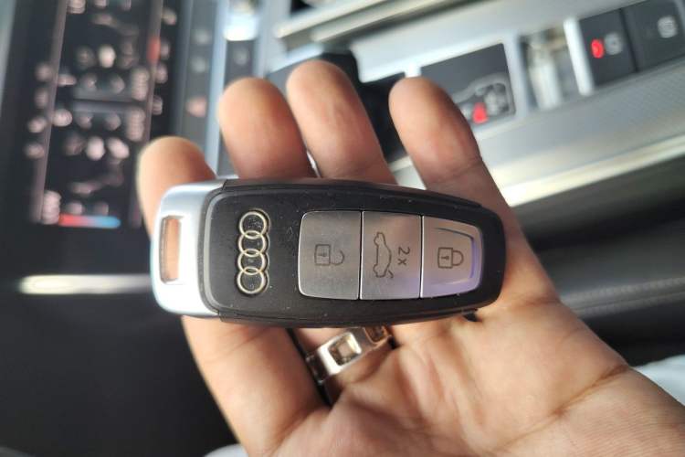 Used Audi A7L 2023 45 TFSI quattro S-line Shadow Warrior Edition Vehicle Key