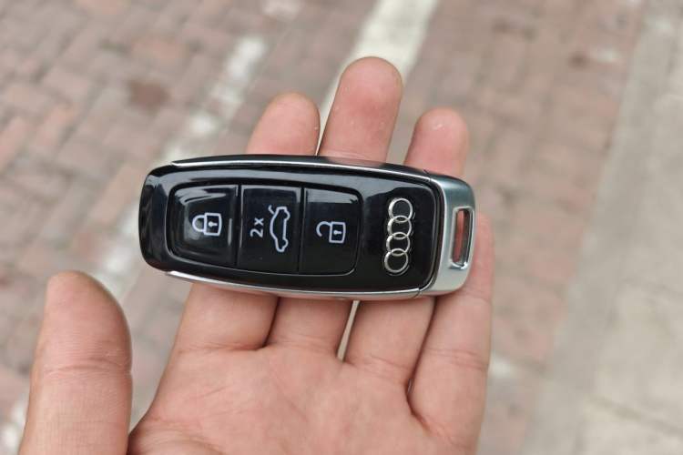 Used Audi A7L  Vehicle Key
