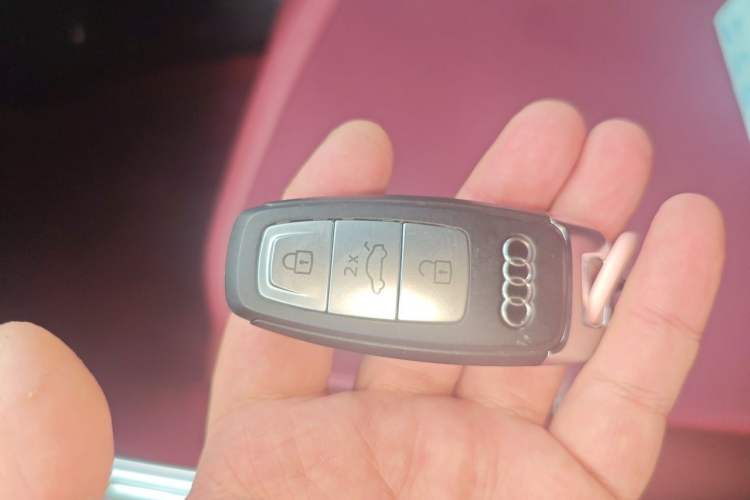 Used Audi A7L 2023 45 TFSI quattro S-line Shadow Warrior Edition Vehicle Key
